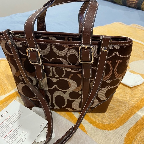 Beautiful Coach bag with long strap - Picture 1 of 9